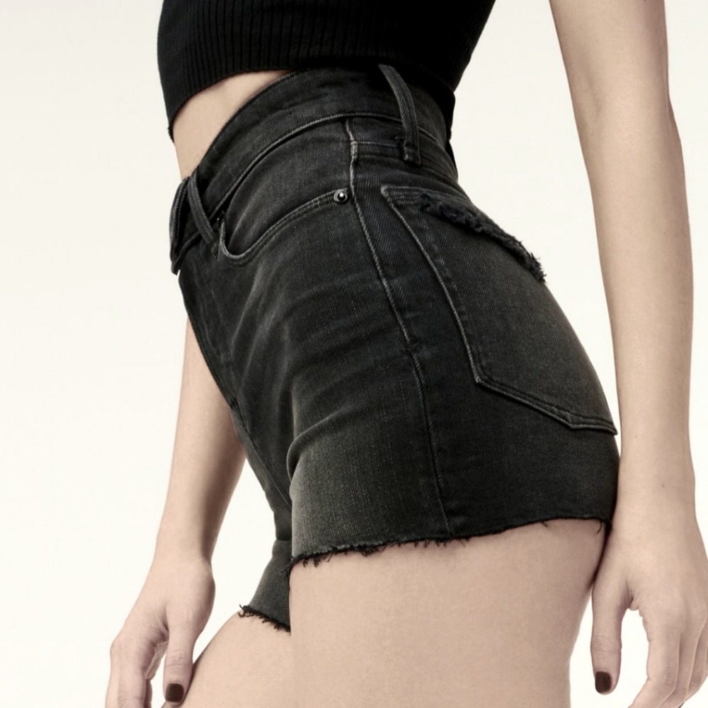 Good American  size 14 Black Denim Bombshell Short